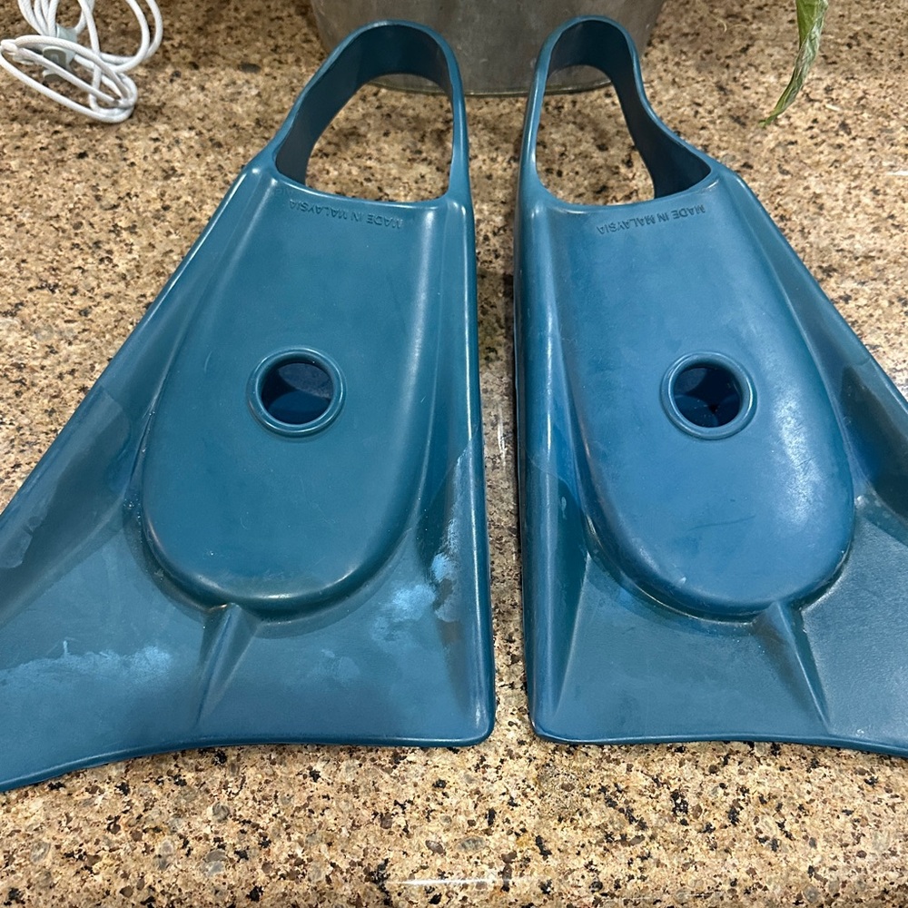 Aqua Blue Swim Fins, Men’s size large